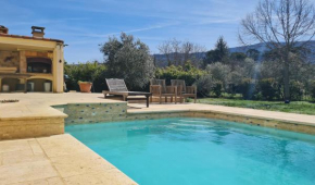 Villa avec piscine, au calme, vue Ste Baume